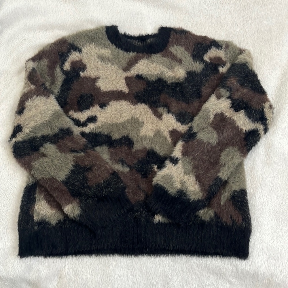 Camo soft material sweater